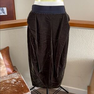 Gianfranco Ferré was live green with brown undertones velvet is Size 10/12